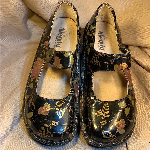 Alegria Shoes - Alegria lite maryjane flower motif excellent condt